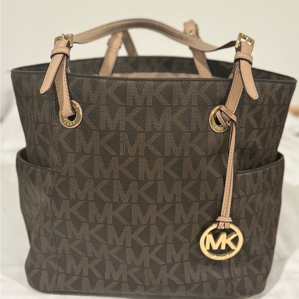 Michael Kors Tote Bag – Classic & Functional